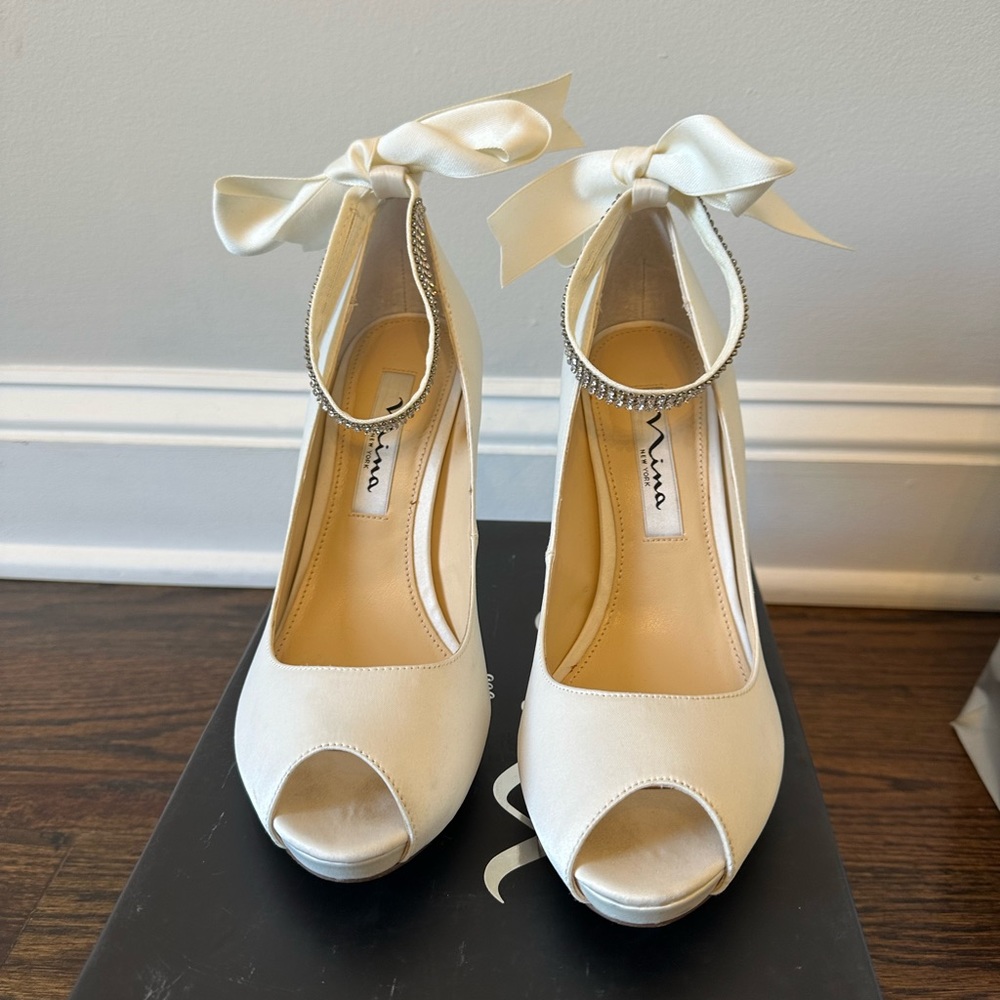 Mia Ivory Peep toe heels - Size 7
